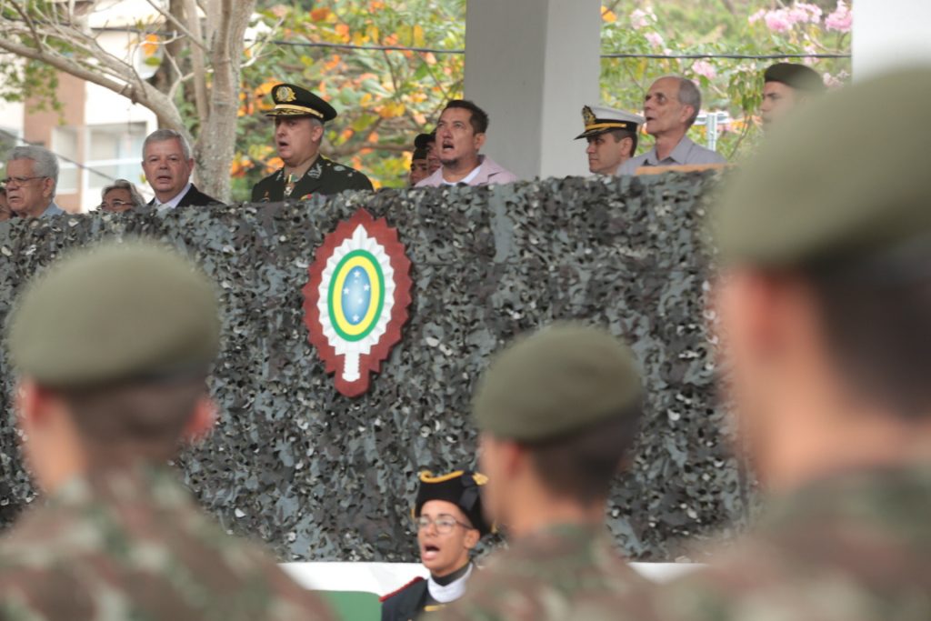 Prefeito Axel Grael participa de cerimônia pelo Dia do Soldado em Niterói