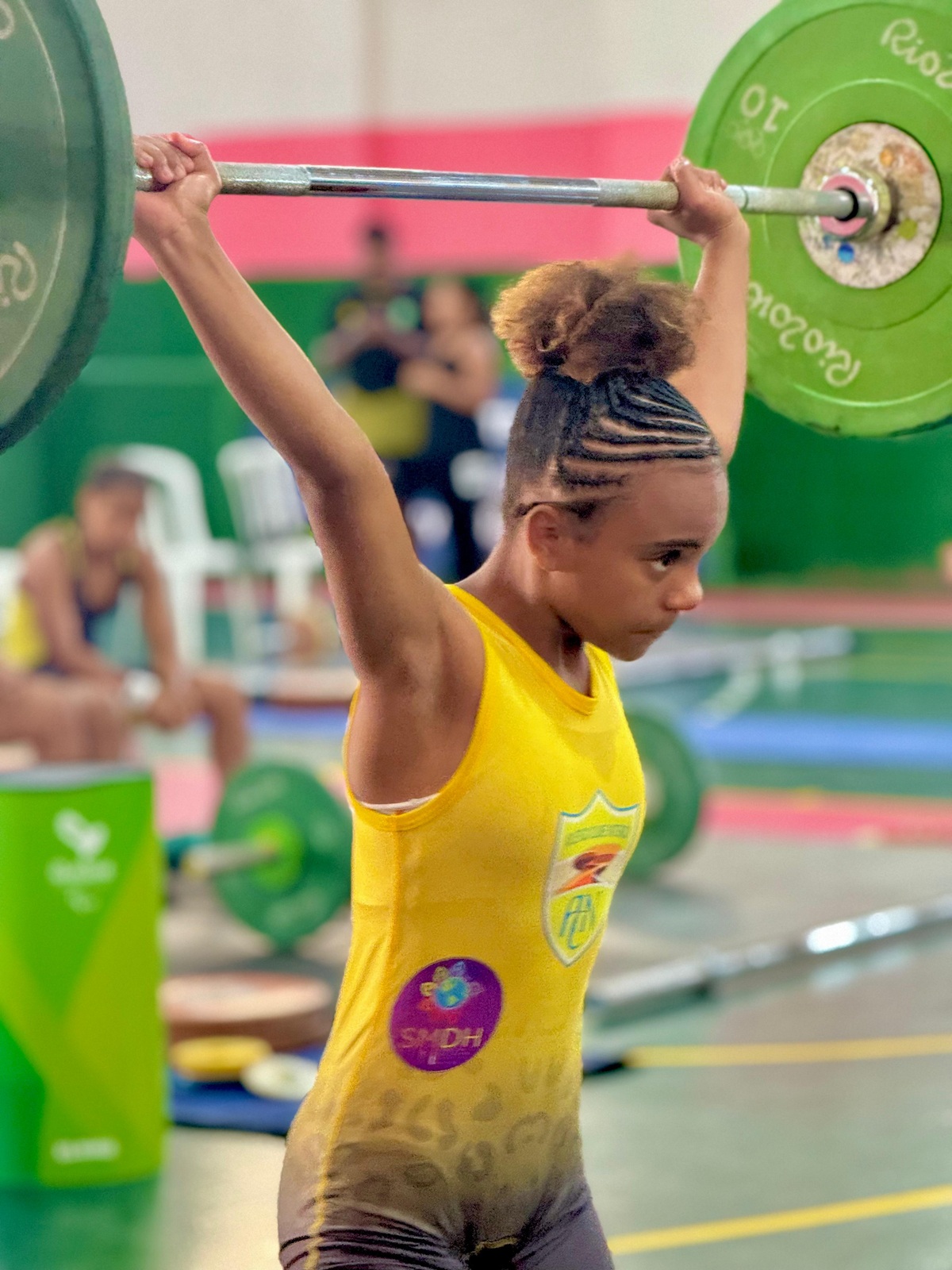 Talento niteroiense: aluna do Caramujo é campeã brasileira de Levantamento de Peso Olímpico