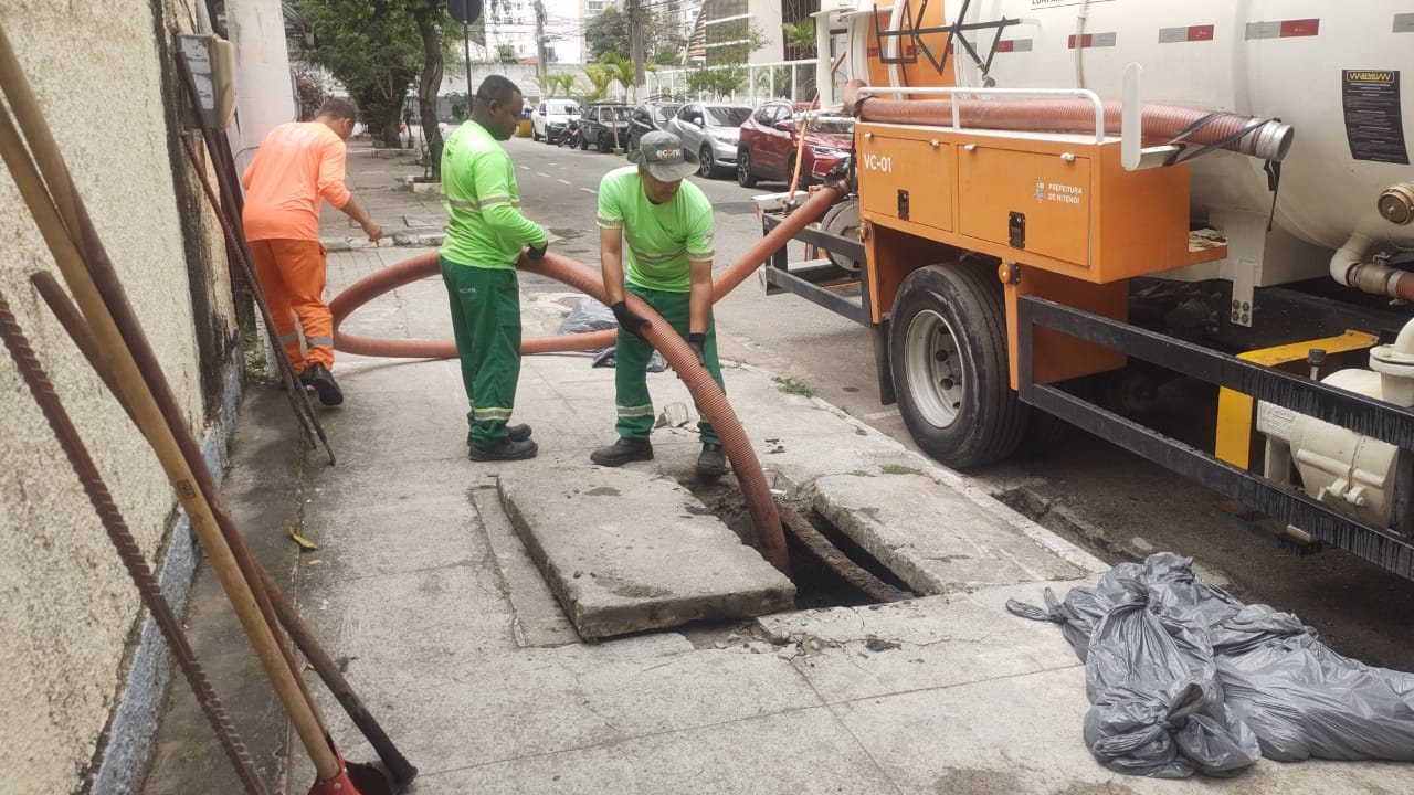 Clin intensifica operações de limpeza em Niterói após chuvas