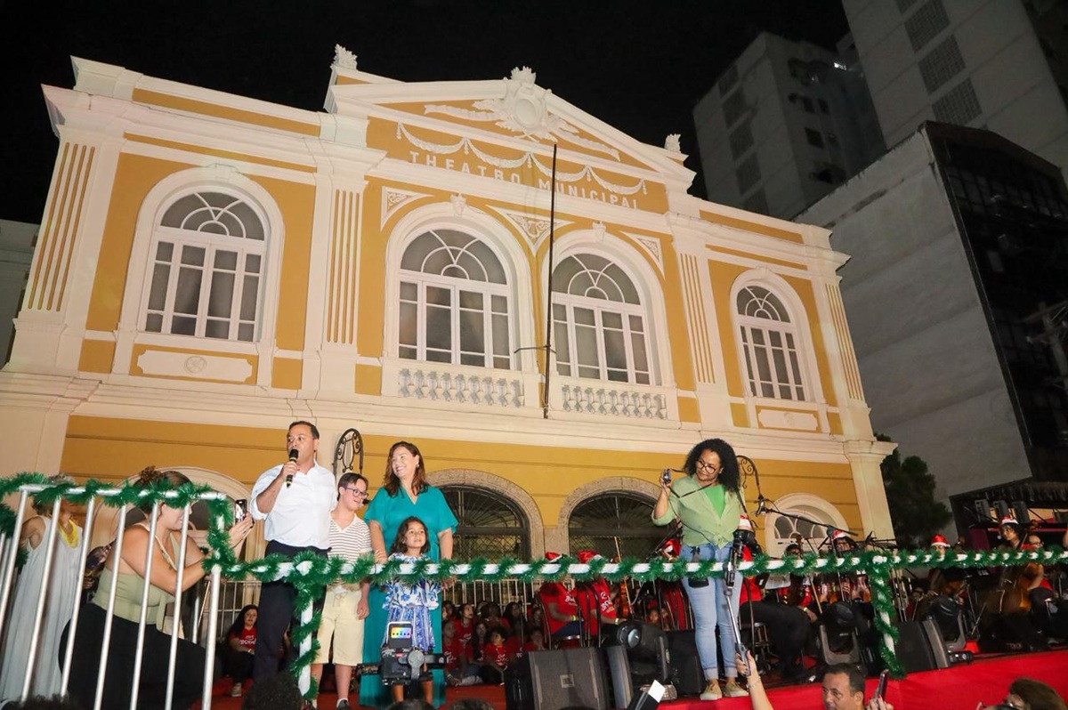 Niterói inaugura decoração de Natal com o brilho da Estrela de Morávia