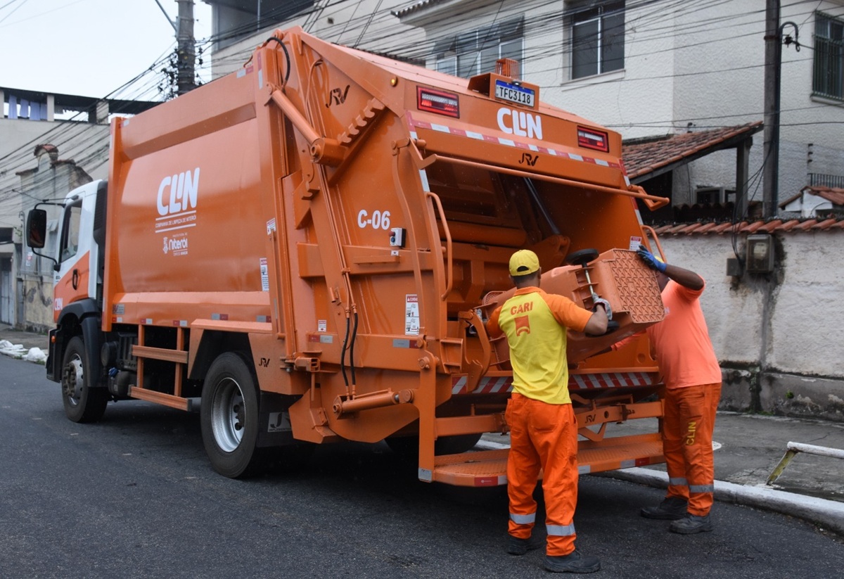 Niterói reforça limpeza urbana para festas de Natal e Réveillon e orienta população sobre horários de coleta 