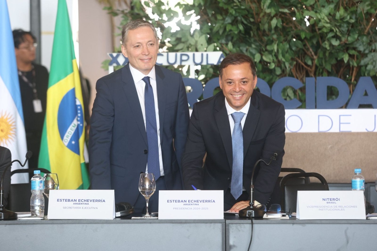 Prefeitos da América Latina defendem combate à violência por governos locais na posse de Rodrigo Neves como presidente do Mercocidades