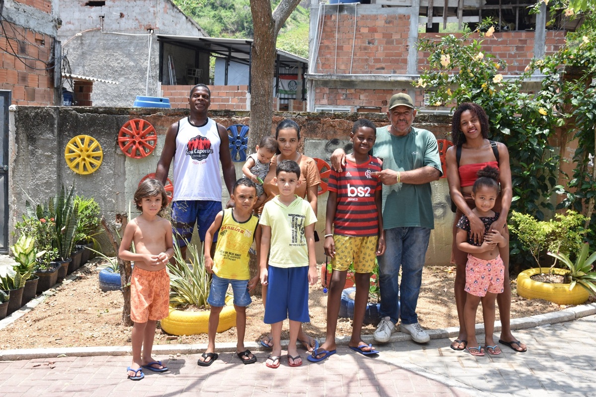 Clin lança programa de paisagismo em comunidade de Niterói