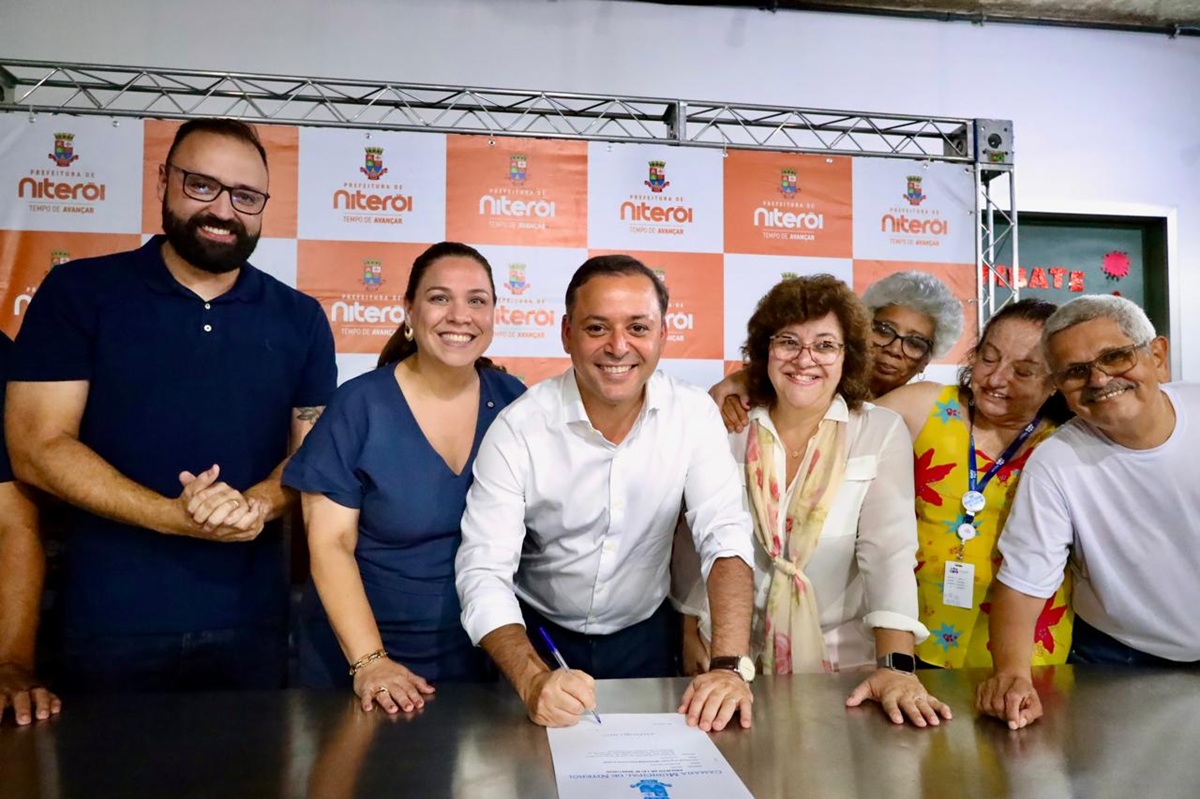 Prefeito de Niterói sanciona aumento para os servidores da Saúde e pagamento de gratificação federal anual aos agentes comunitários