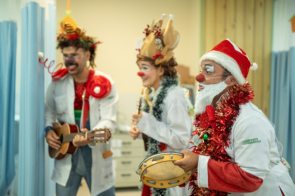 Doutores da Alegria fazem sua festa de Natal no Getulinho