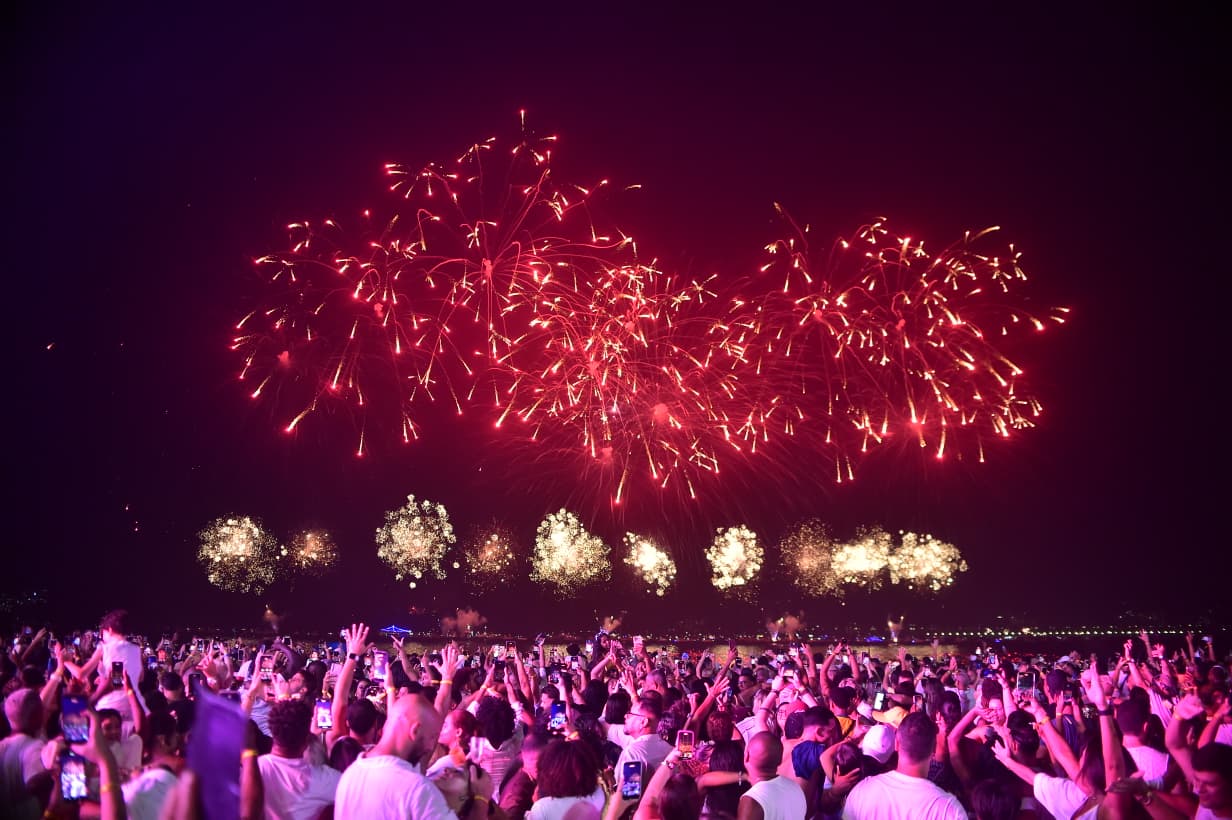 Niterói celebra a chegada de 2026 com emoção, música e um espetáculo de luzes