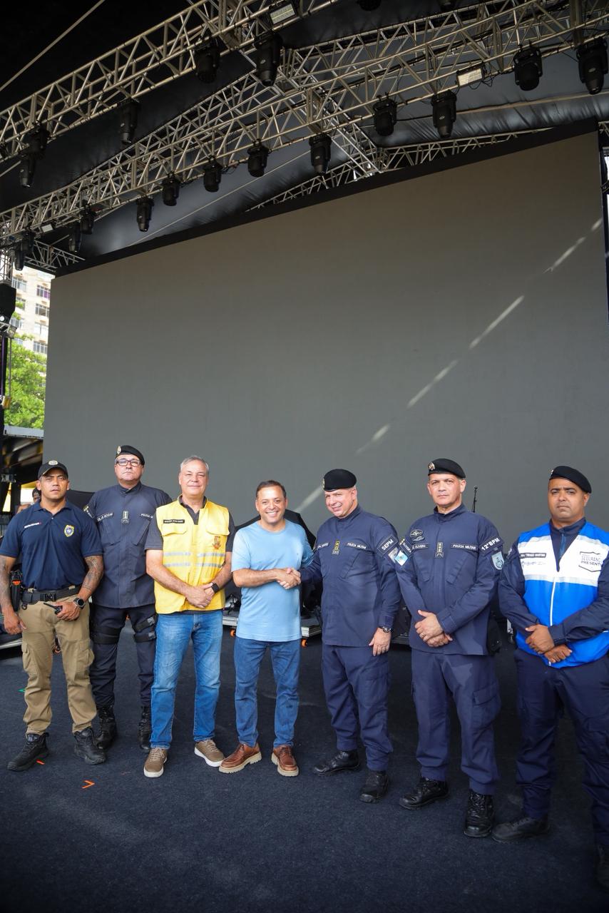 Prefeito de Niterói e secretário estadual da PM vistoriam o esquema de segurança montado para o Réveillon de Icaraí