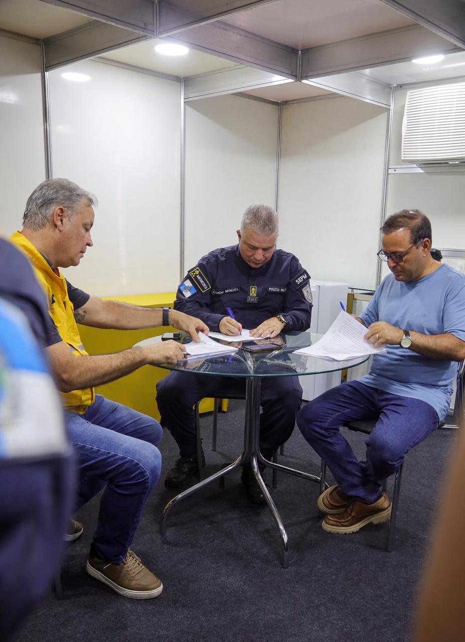 Prefeito de Niterói concede aumento nas gratificações para as forças de segurança