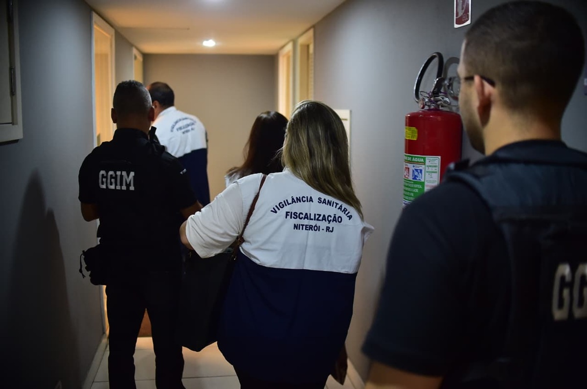 Ação integrada interdita clínica de estética em Icaraí