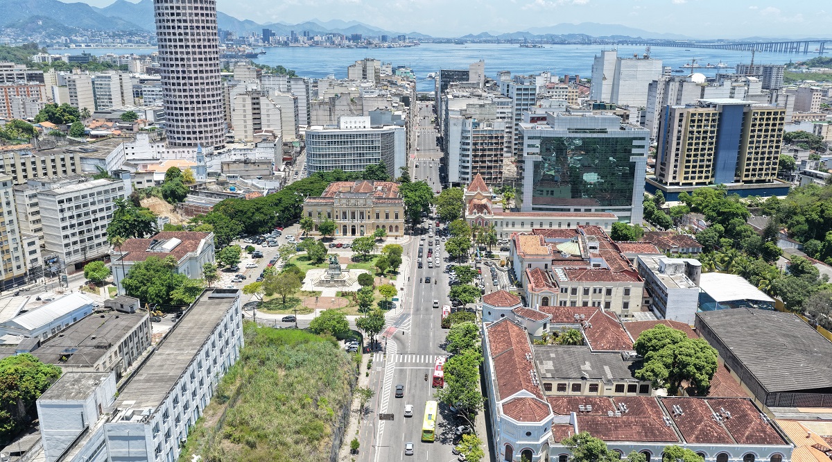 Obras de revitalização da Avenida Amaral Peixoto avançam para novo trecho