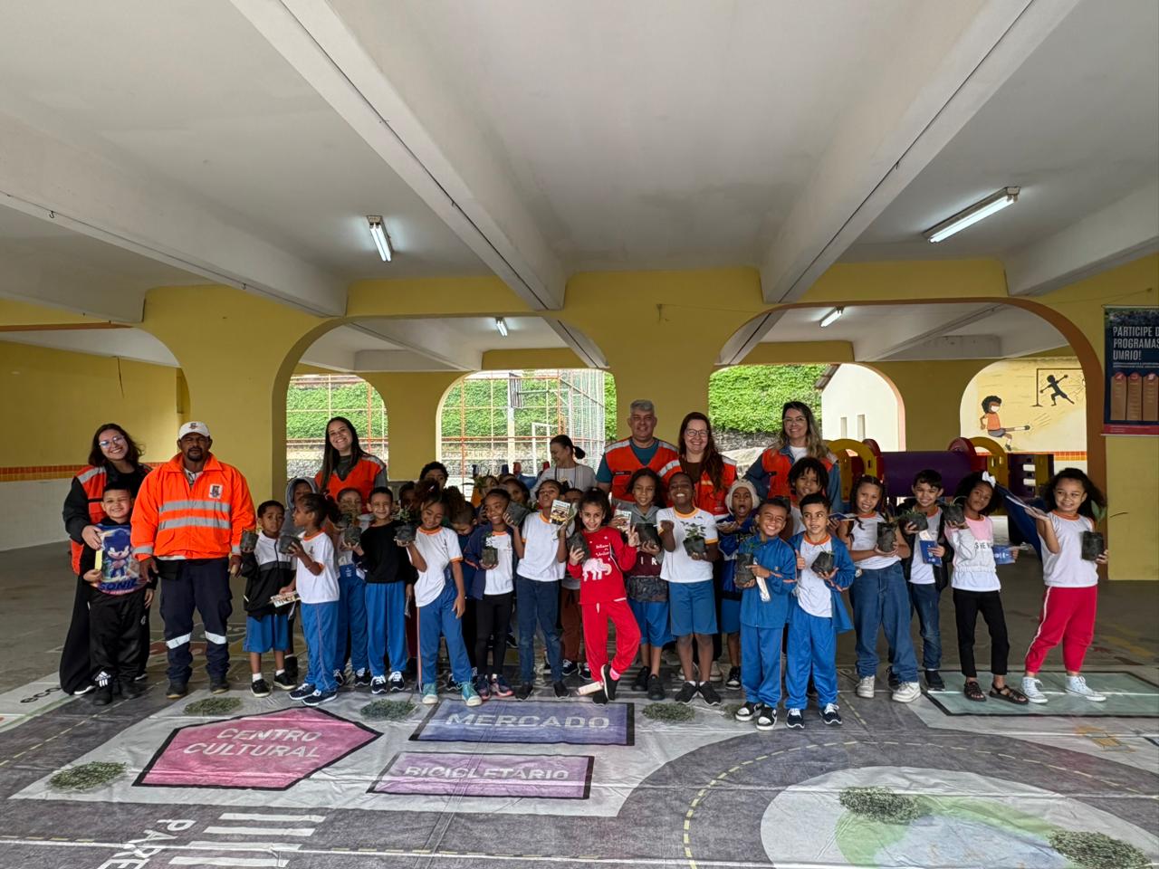 NitTrans leva educação para o trânsito com ações do Maio Amarelo em escolas