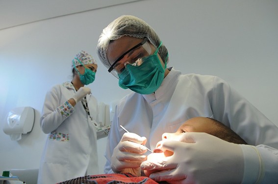 Aprovado projeto que aumenta piso salarial de médicos e dentistas