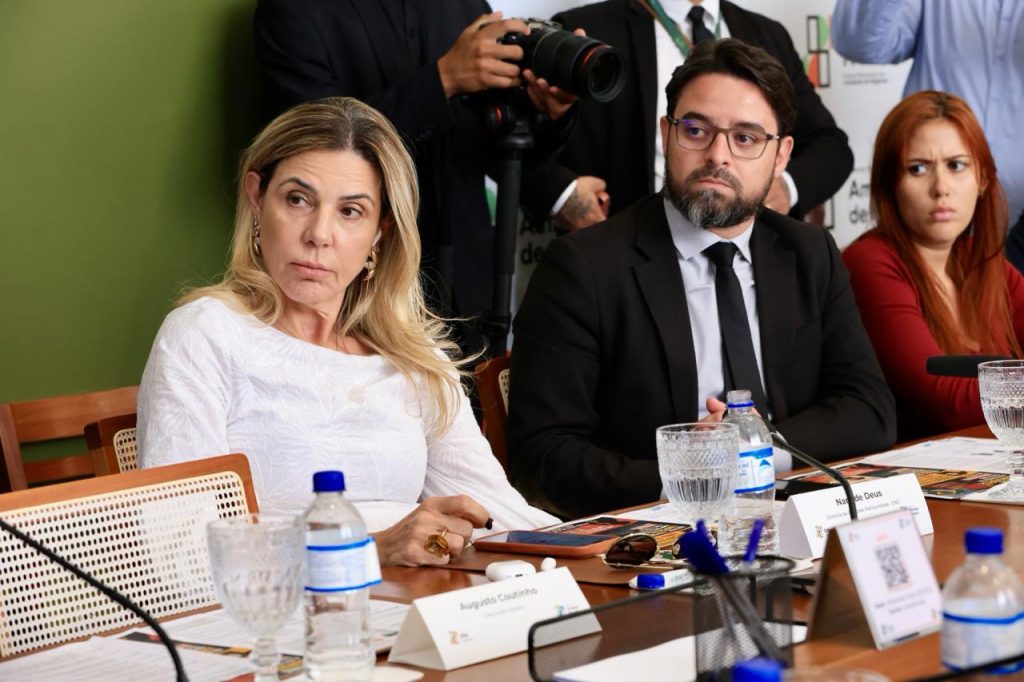 CNC participa de debate da FPN sobre jornada de trabalho e taxa das blusinhas