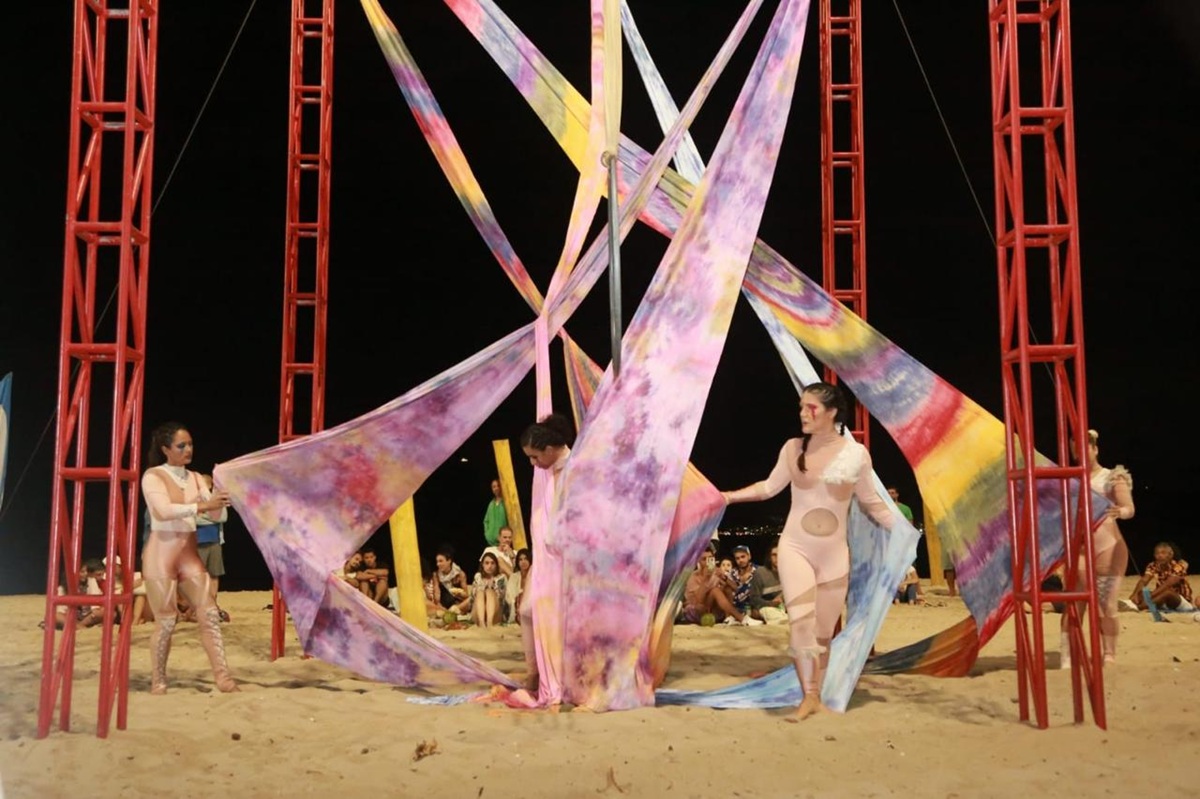Espetáculo “Marcas do Passado” retorna à Praia de Icaraí neste sábado (30) com reflexão sobre a violência contra a mulher