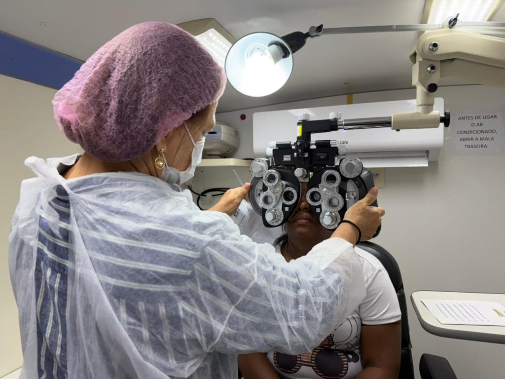 Visão renovada: trabalhadores do comércio recebem consultas e óculos gratuitos em ação do Sesc-AL