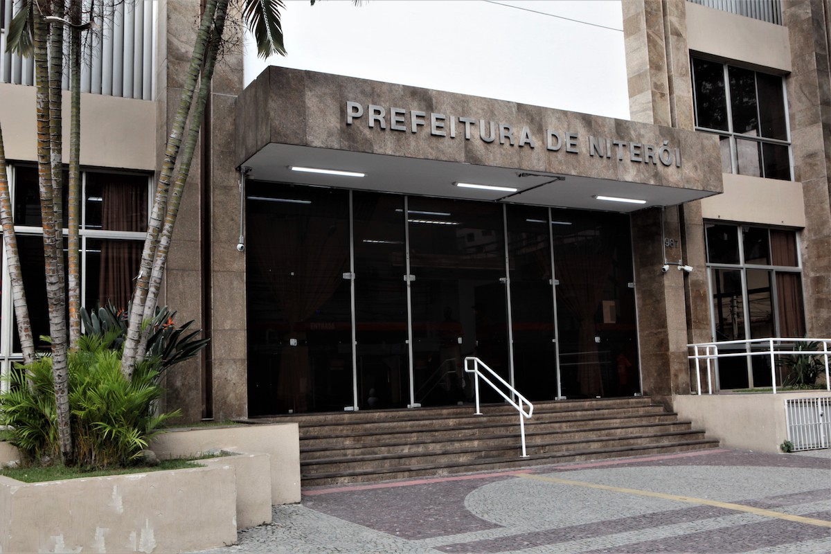 Prefeitura de Niterói decreta ponto facultativo na segunda-feira (29) devido ao jogo do Brasil