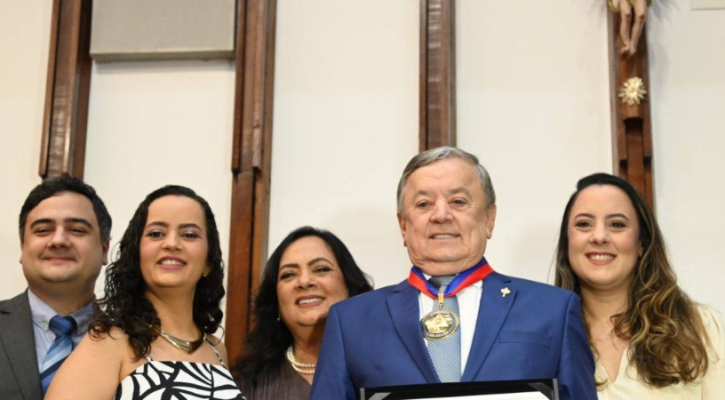 Fecomércio-BA: presidente Kelsor Fernandes recebe a comenda 2 de Julho  