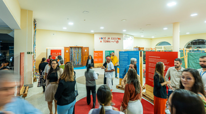 Sesc-ES inicia itinerância cultural com abertura da exposição “Você Já Escutou a Terra?”