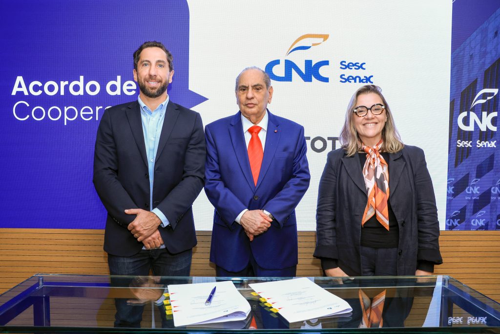 Sistema Comércio firma parceria com a TOTVS para ampliar qualificação profissional e inclusão digital