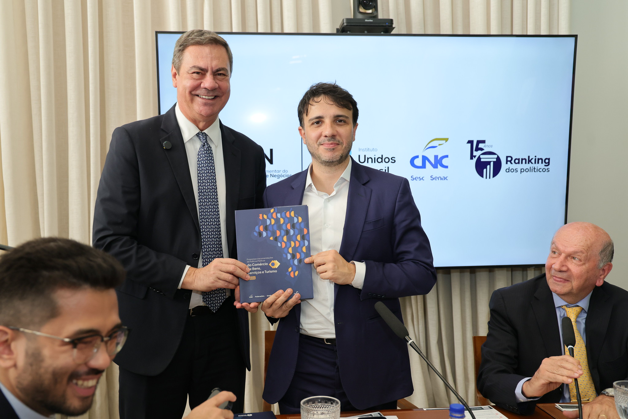 CNC entrega Agenda dos Presidenciáveis a Renan Santos e reforça propostas do setor produtivo