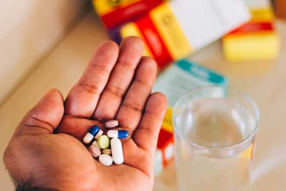 Anvisa libera venda de medicamentos por plataformas como iFood e Rapp