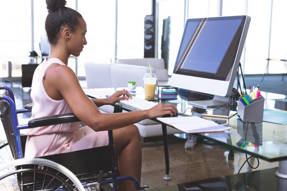 Comissão aprova projeto que prioriza atendimento remoto acessível a pessoas com deficiência