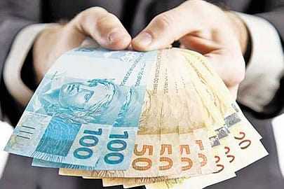 Projeto obriga bancos a divulgar taxa real de juros e destacar o custo total de empréstimos