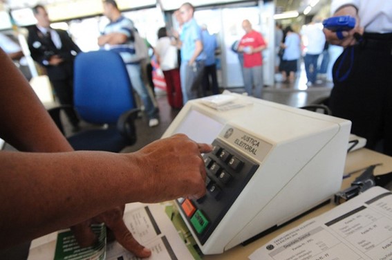 Eleições 2026: saiba como funcionam o voto em trânsito e a justificativa eleitoral